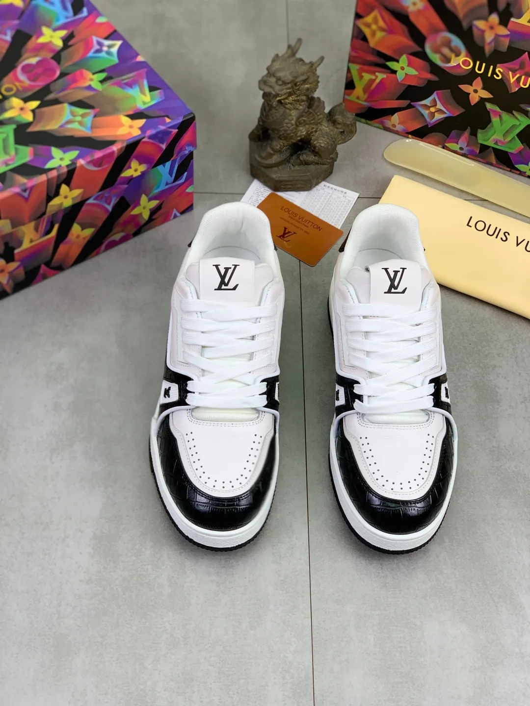 Men's men's shoes 💰P560 new style 💶【LOUIS VUITTON) (original order) new style 🍀LV Louis Vuitton *——LV classic trendy shoes! Made of imported original cowhide and water-dyed cowhide lining. The latest original wear-resistant rubber combination outsole! High quality products! Multiple colors available, code number: 38-46